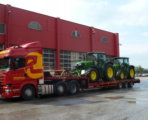 Rachbauer GmbH - Straßwalchen - Salzburg - Ihr starker Partner! - Transport Tieflader John Deere Traktoren werden von RachPOWER