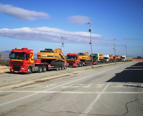 Rachbauer GmbH - Straßwalchen - Salzburg - Ihr starker Partner! - Transport Tieflader Komatsu Bagger im LKW-Convoi